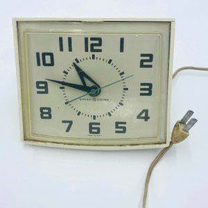 Vintage General Electric Clock Plug in Clock, Model 2170, Made in USA